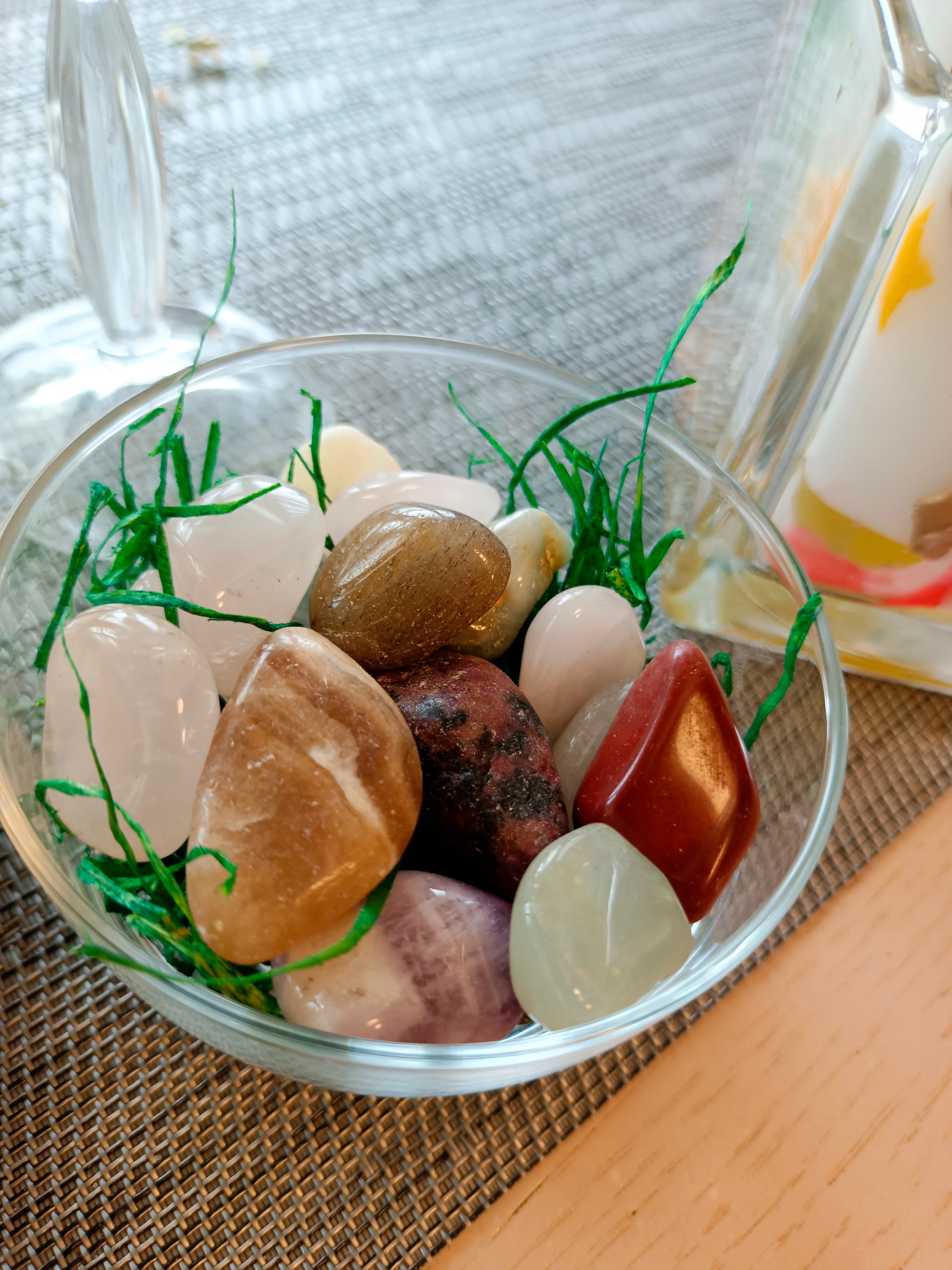 Osternest mit 100g Trommelsteine