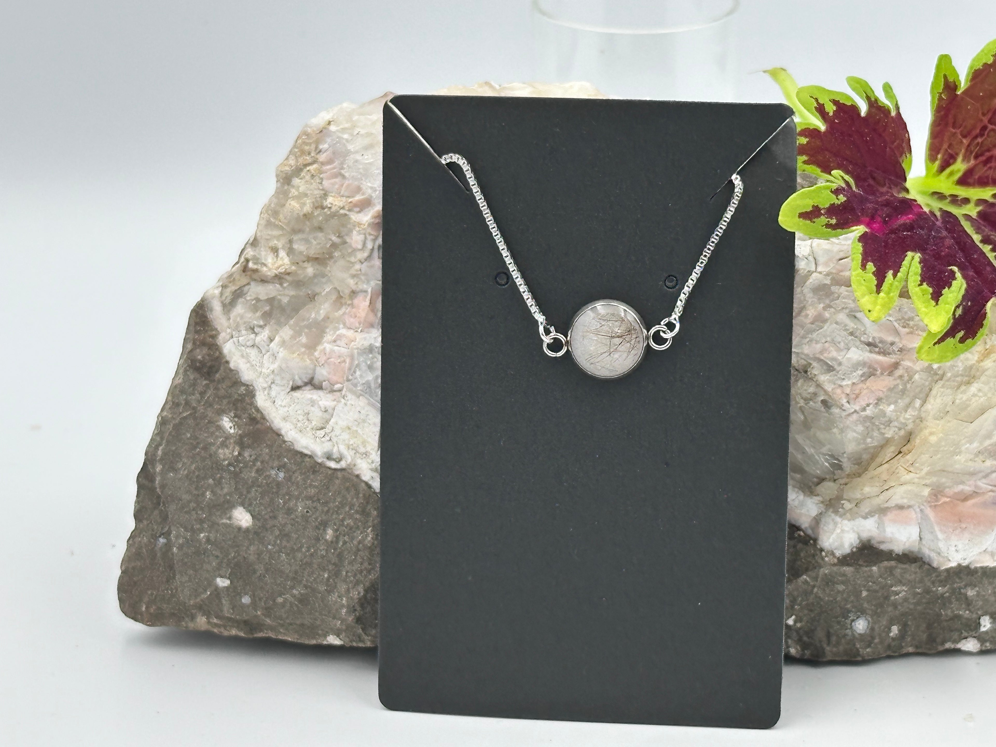 Armband Perlweiß mit Ihrem persönlichen Tierhaarschmuck