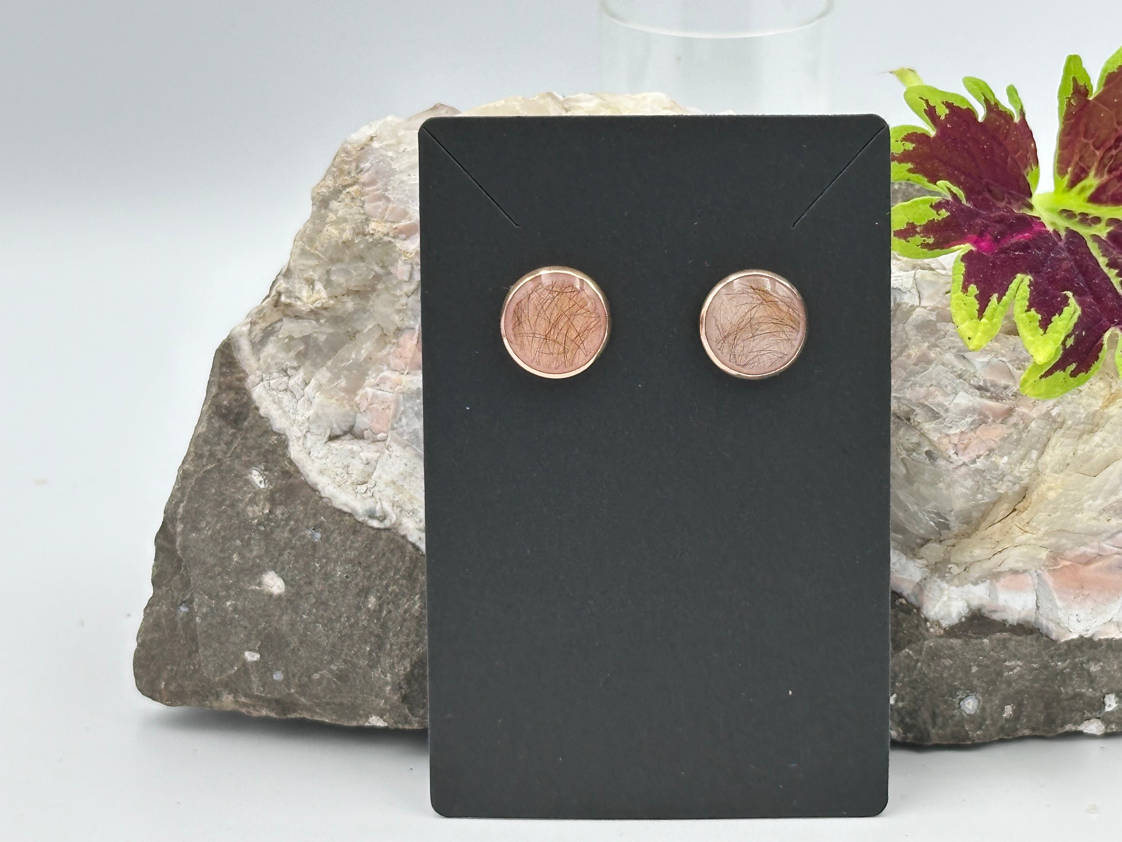 Ohrstecker Perlweiß mit Ihrem persönlichen Tierhaarschmuck