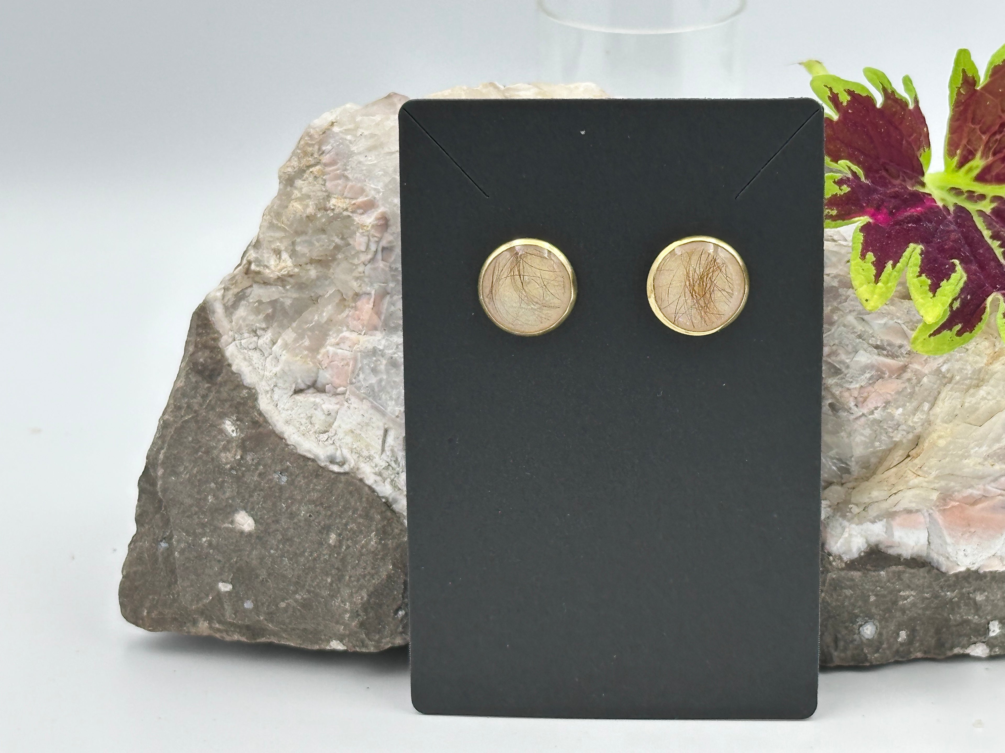 Ohrstecker Perlweiß mit Ihrem persönlichen Tierhaarschmuck