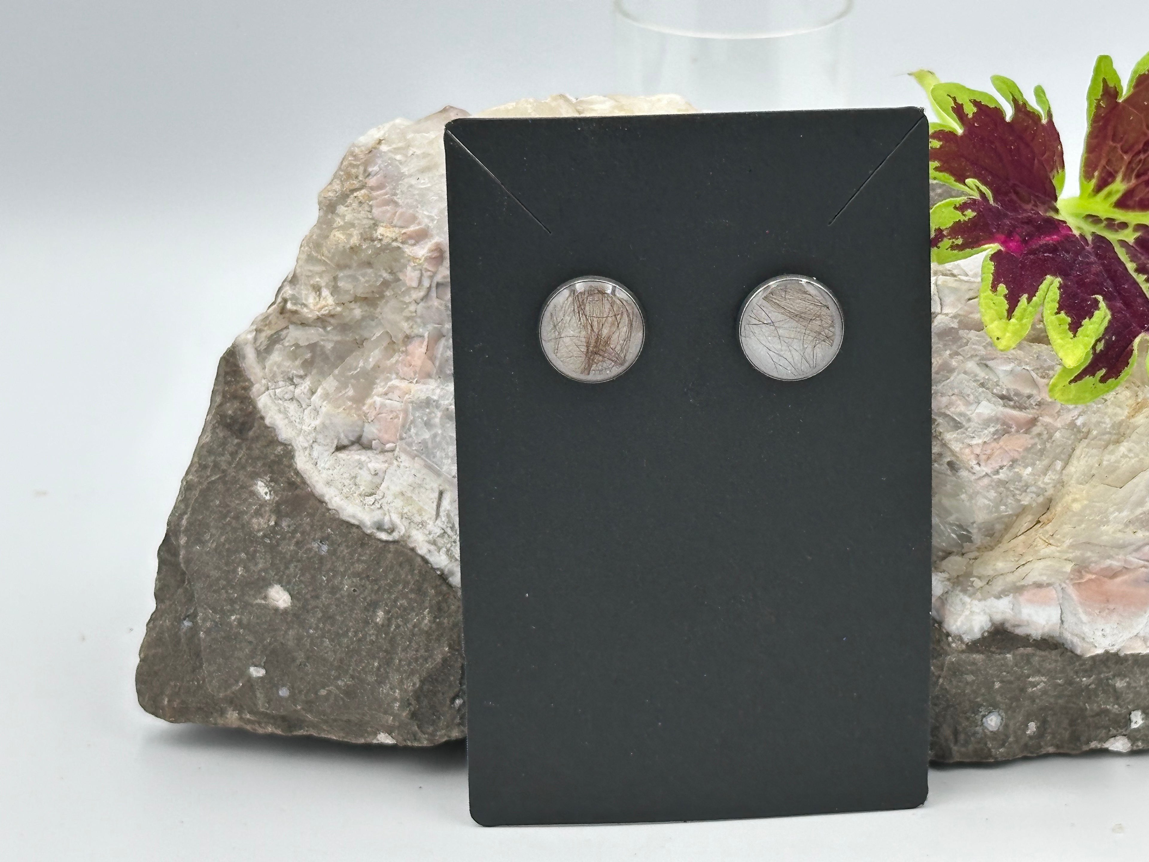 Ohrstecker Perlweiß mit Ihrem persönlichen Tierhaarschmuck